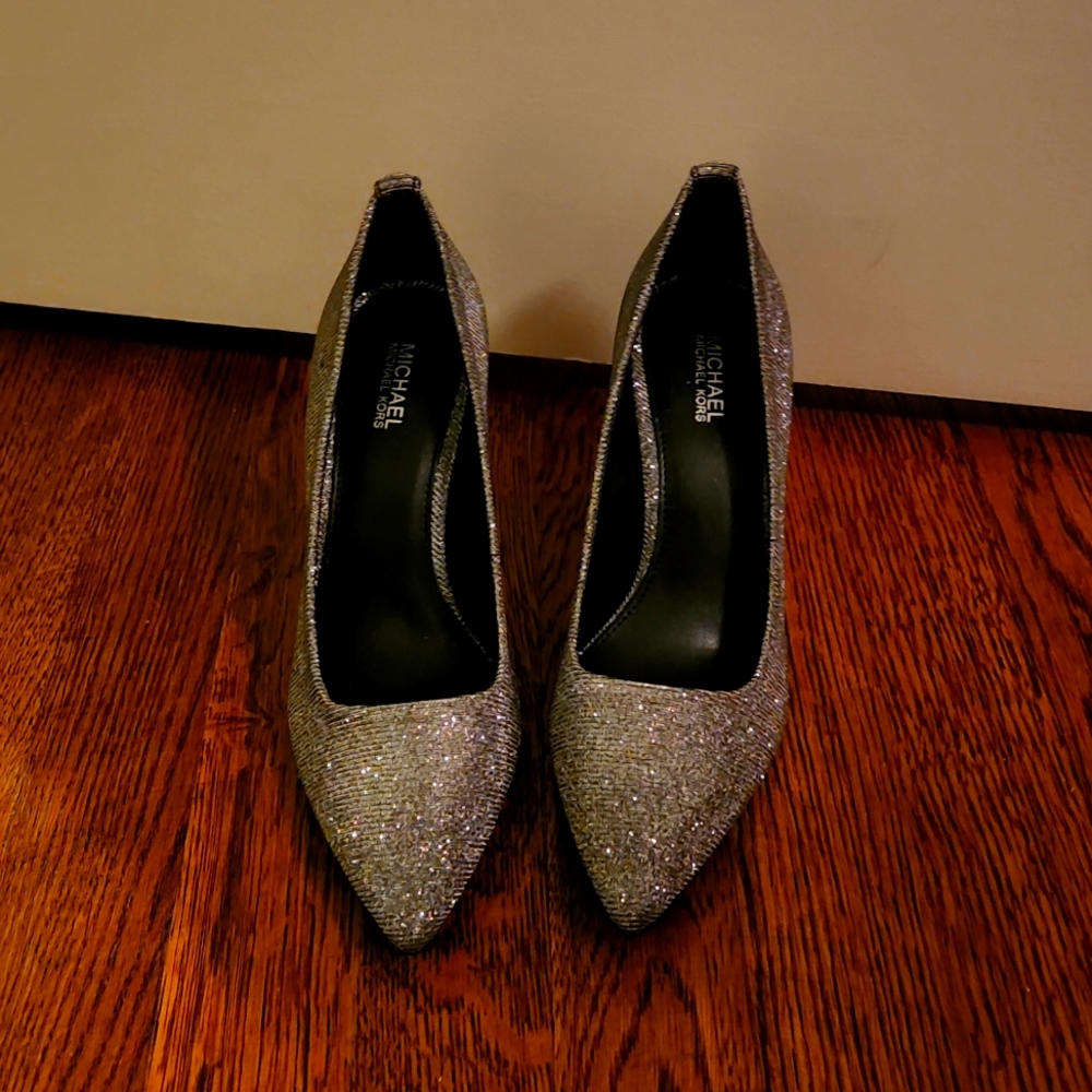 Michael Kors Dorothy Flex in Silver Size 6